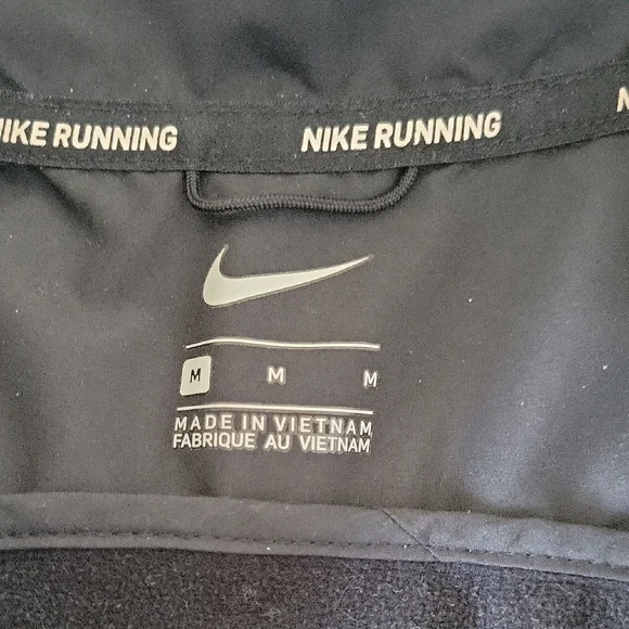 Nike Black Quilted Running Vest - Picture 2 of 3